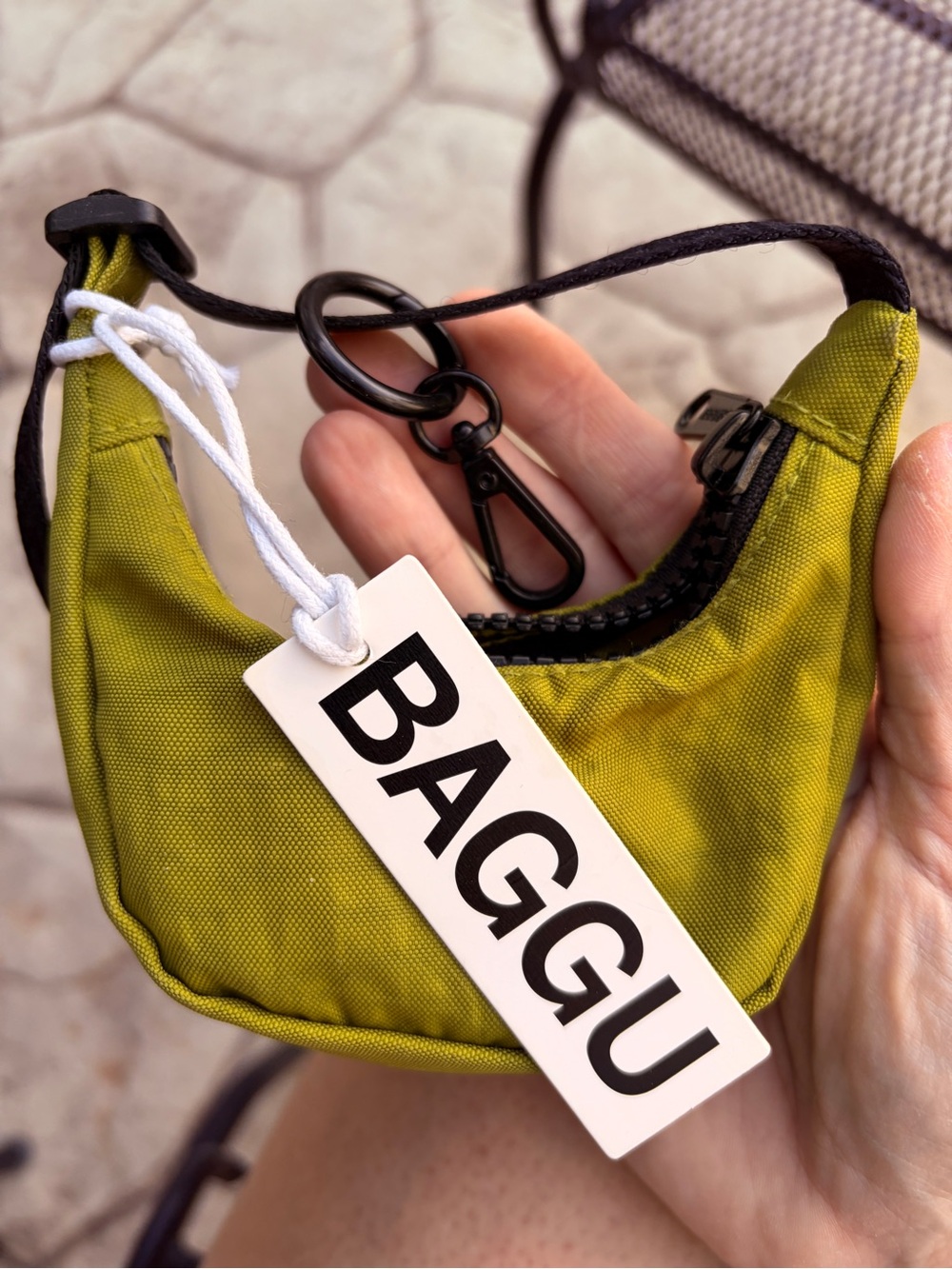BAGGU GREEN JUICE CRESCENT Keychain Bag Charm - EUC w/ TAG - Picture 7 of 7